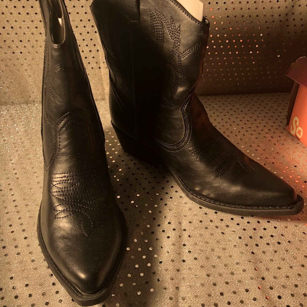boots - Picture 3 of 5